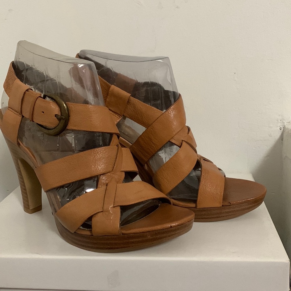 Tan Sandles
